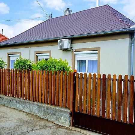Tini Apartman Balatonfüred Extérieur photo